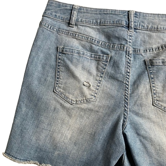 Lane Bryant Light Blue Denim Shorts Fray Raw Hem Women’s Plus Size 14 Distressed - Picture 5 of 7
